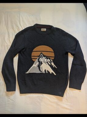 Dark Grey Wind River Mountain Graphic Crewneck Sweater